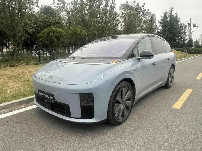 Li Auto i8 2025 Model Standard Edition – фото 1