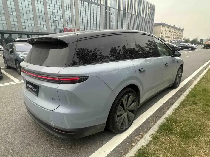 Li Auto i8 2025 Model Standard Edition – фото 6