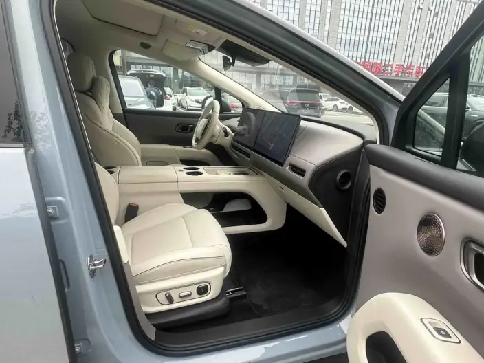 Li Auto i8 2025 Model Standard Edition – фото 7