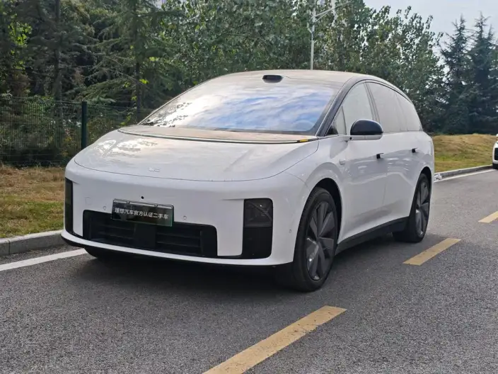 Li Auto i8 2025 Model Standard Edition – фото 1