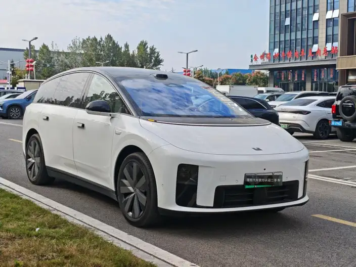 Li Auto i8 2025 Model Standard Edition – фото 3