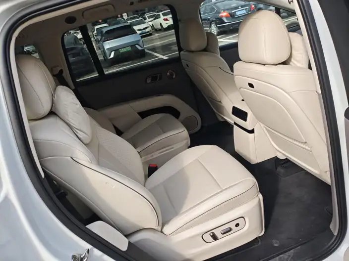 Li Auto i8 2025 Model Standard Edition – фото 9