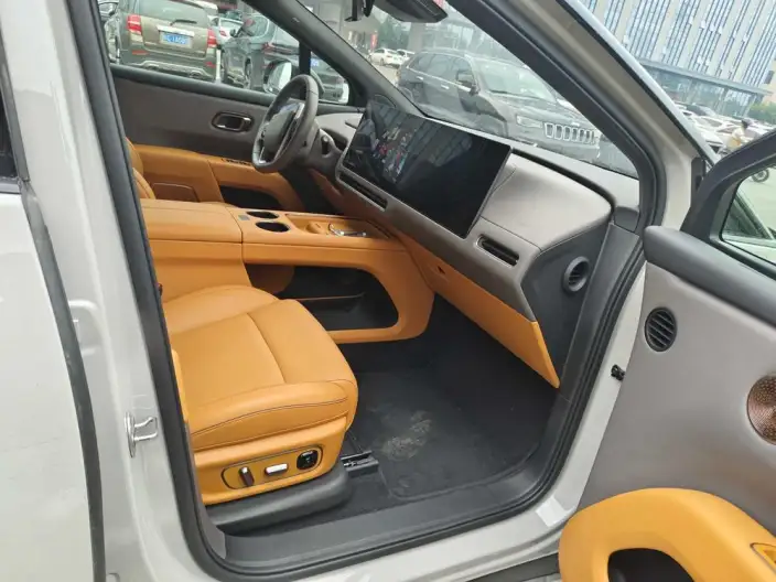 Li Auto i8 2025 Model Standard Edition – фото 7