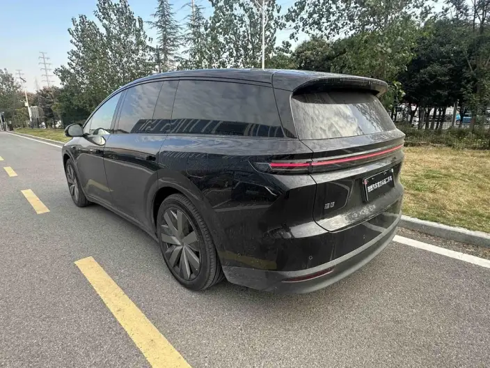 Li Auto i8 2025 Model Standard Edition