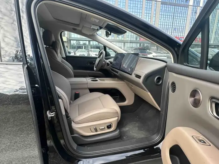 Li Auto i8 2025 Model Standard Edition – фото 7