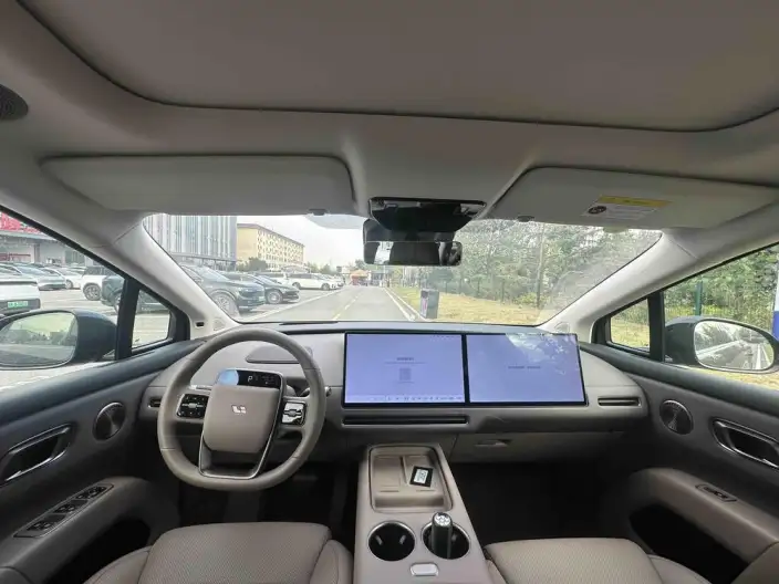 Li Auto i8 2025 Model Standard Edition – фото 8