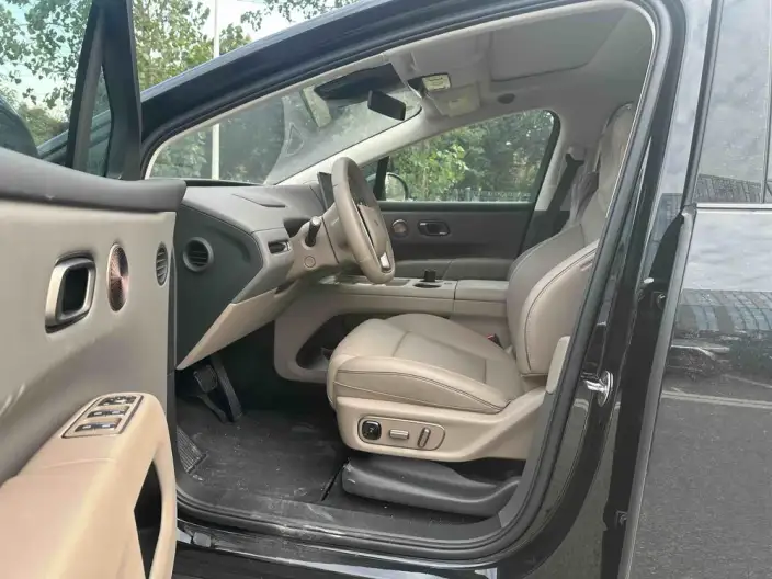 Li Auto i8 2025 Model Standard Edition – фото 9
