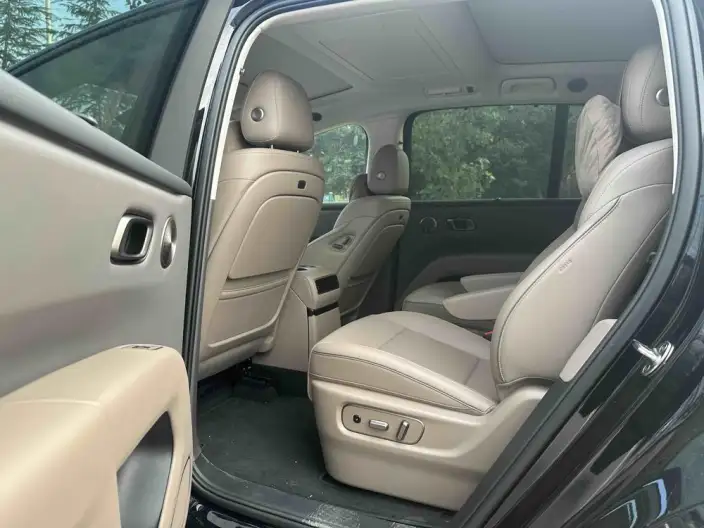 Li Auto i8 2025 Model Standard Edition – фото 10