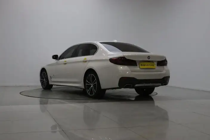 BMW 5 Series 2022 Model Facelift 530Li Leading Model M Sports Set – фото 5