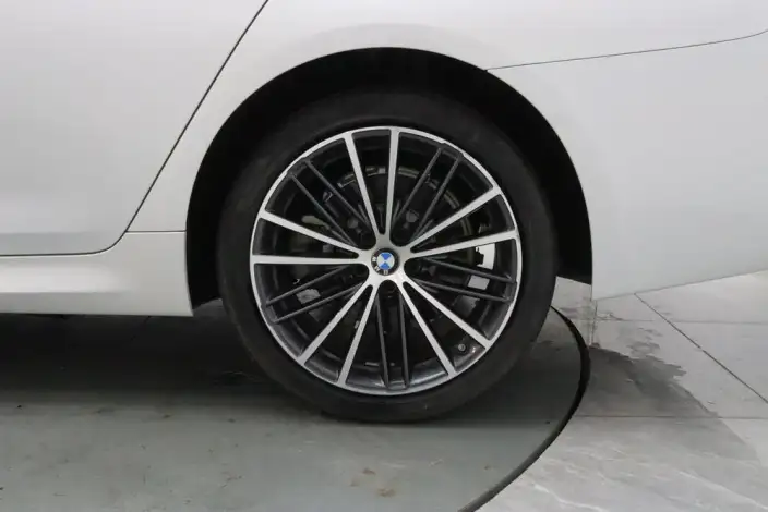 BMW 5 Series 2022 Model Facelift 530Li Leading Model M Sports Set – фото 9