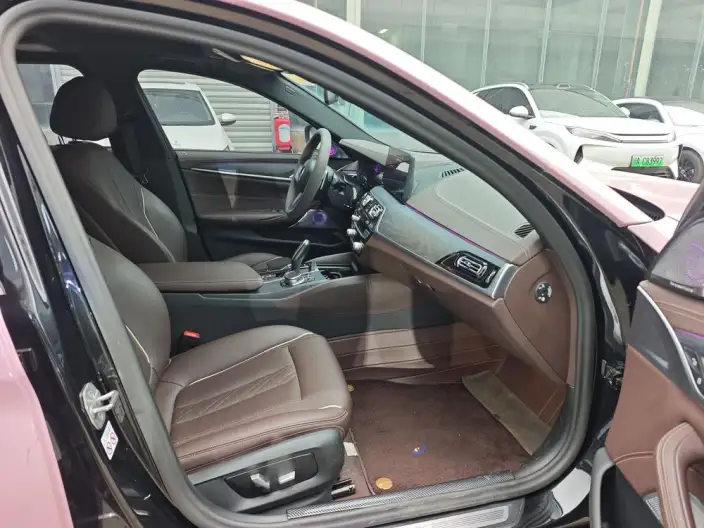 BMW 5 Series 2023 Model 530Li Leading Model M Sports Set – фото 6
