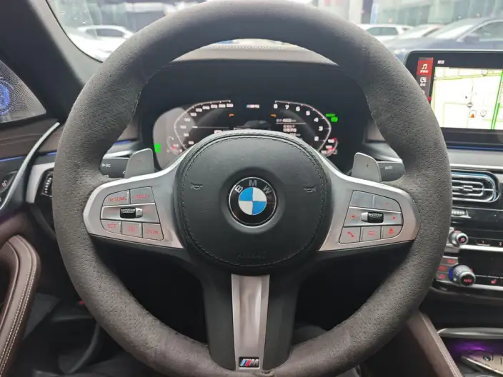 BMW 5 Series 2023 Model 530Li Leading Model M Sports Set – фото 10