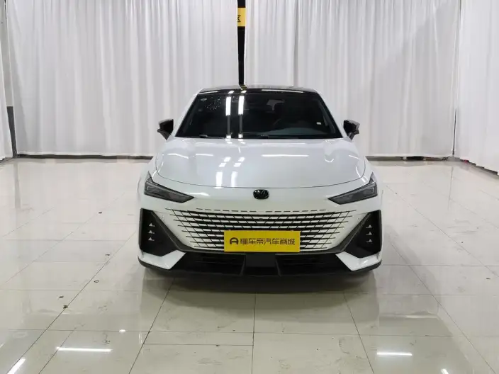 Changan UNI-V 2022 Model 1.5T Noble Model – фото 2