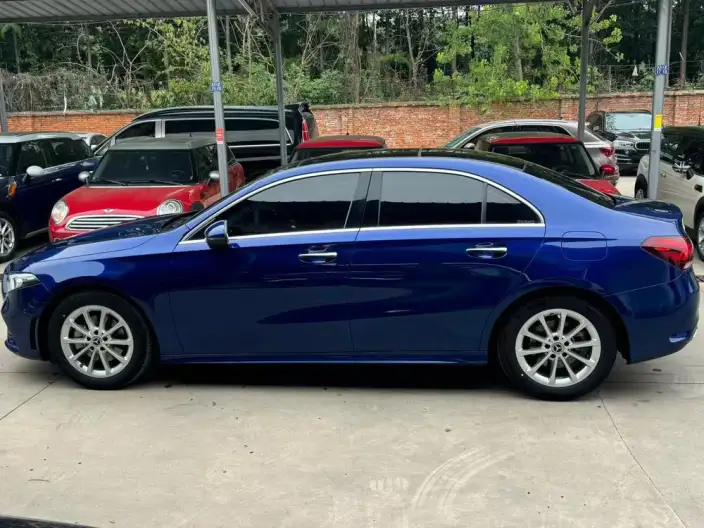 Mercedes-Benz A-class 2022 Model Facelift II A 200 L Sports sedan Fashion Edition – фото 3
