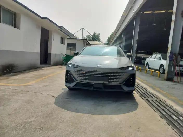Changan UNI-V 2022 Model 1.5T Smart Pilot Model – фото 2