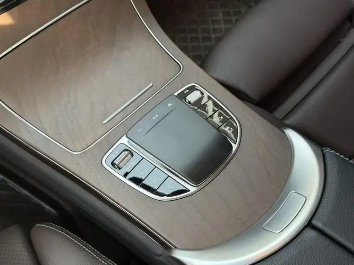 Mercedes-Benz GLC 2022 Model Facelift GLC 260 L 4MATIC Luxury Model – фото 10