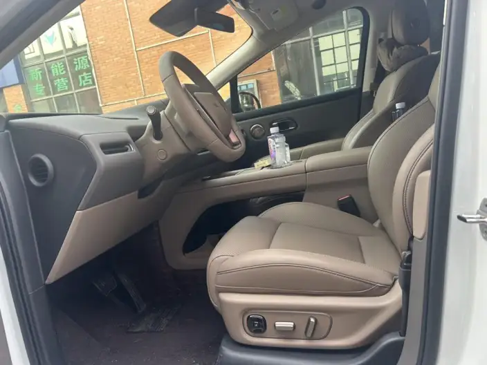 Li Auto i8 2025 Model Standard Edition – фото 9