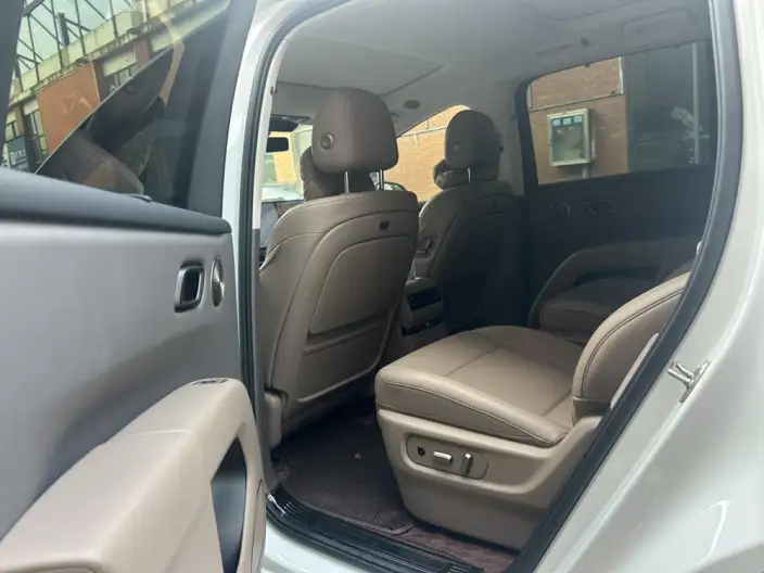 Li Auto i8 2025 Model Standard Edition – фото 10