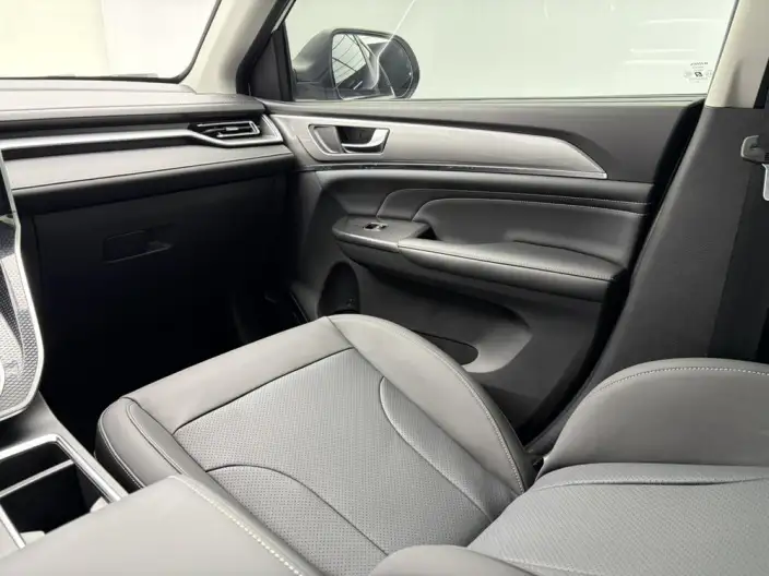 Haval M6 2023 Model PLUS 1.5T DCT Elite Smart Connect Model – фото 8