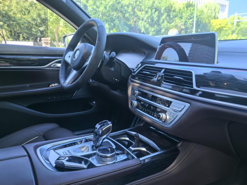 BMW 7 Series 2021 730Li M Sport Package – фото 16