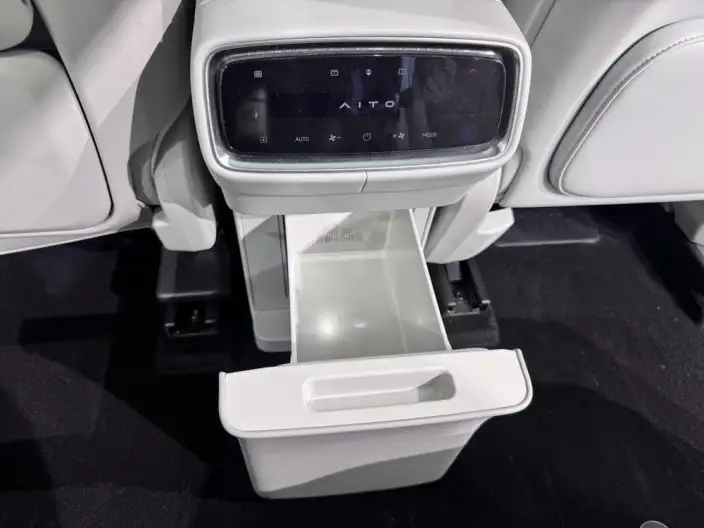 Aito M9 2024 Model Extended Range Ultra VI seat Edition – фото 10