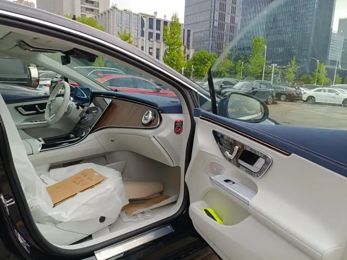 Mercedes-Benz EQE 2025 Model EQE 500 4MATIC Deluxe Edition – фото 10