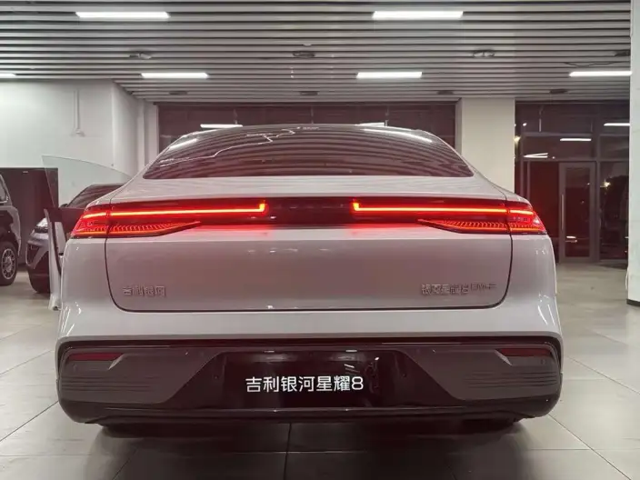 Geely Galaxy E8 PHEV 2025 Model 130km EM-P Galaxy Edition