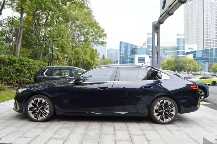 BMW 5 Series 2024 Model 530Li Exclusive Model M Sports Set