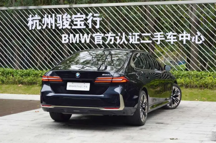 BMW 5 Series 2024 Model 530Li Exclusive Model M Sports Set – фото 5