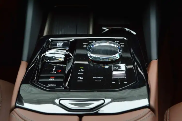 BMW 5 Series 2024 Model 530Li Exclusive Model M Sports Set – фото 7