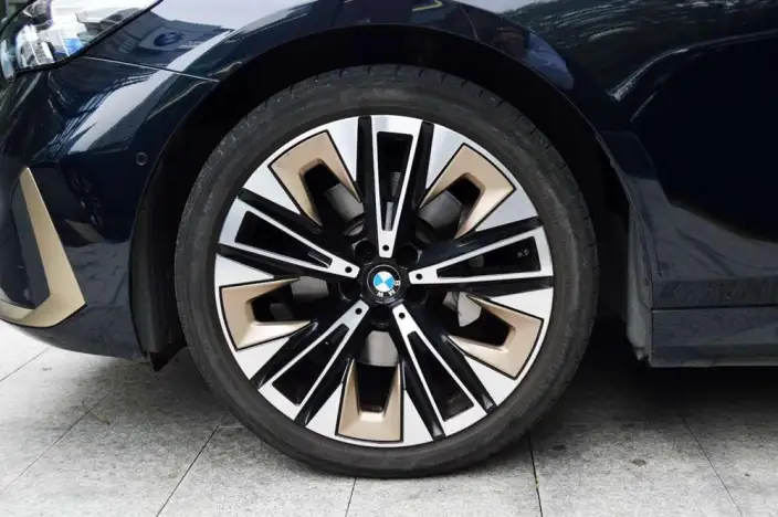 BMW 5 Series 2024 Model 530Li Exclusive Model M Sports Set – фото 8