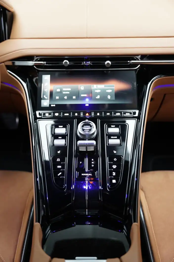 Aston Martin DB12 2024 Model 4.0T V8 Coupe – фото 7