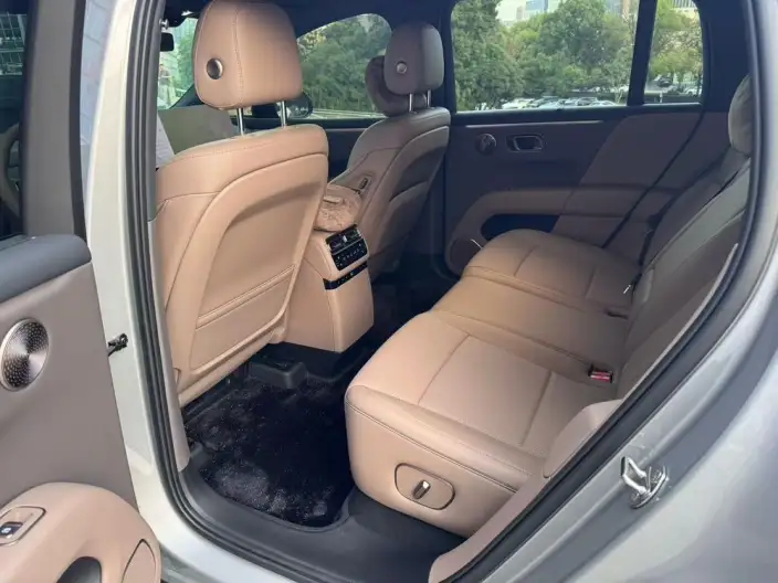 Li Auto i6 2025 Model 4WD Standard Edition – фото 10