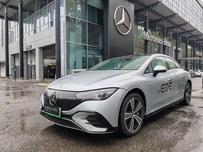 Mercedes-Benz EQE 2025 Model EQE 500 4MATIC Deluxe Edition – фото 1
