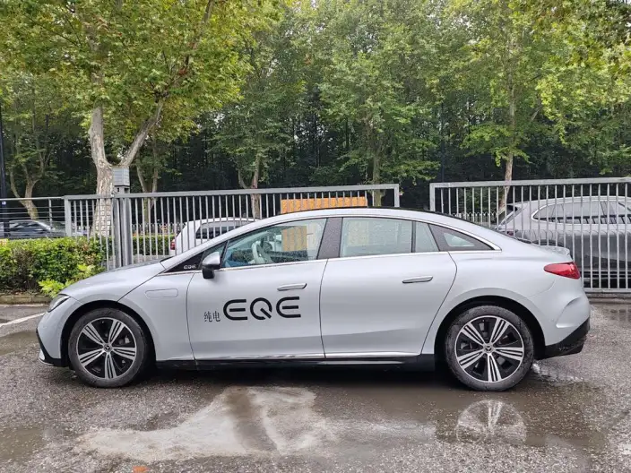 Mercedes-Benz EQE 2025 Model EQE 500 4MATIC Deluxe Edition – фото 4