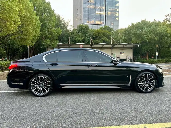 BMW 7 Series 2021 Model 740Li Leading Model M Sports Set – фото 5
