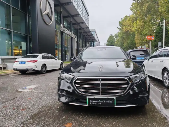Mercedes-Benz E-Class PHEV 2024 Model E 350 e L sedan – фото 2
