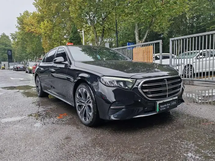 Mercedes-Benz E-Class PHEV 2024 Model E 350 e L sedan – фото 3