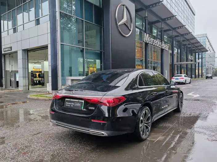 Mercedes-Benz E-Class PHEV 2024 Model E 350 e L sedan – фото 7
