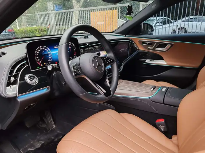 Mercedes-Benz E-Class PHEV 2024 Model E 350 e L sedan – фото 9