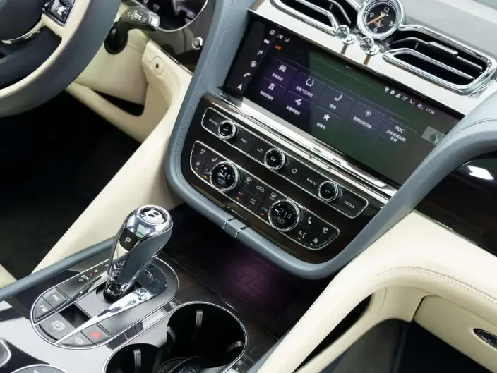 Bentayga 2022 Model 4.0T V8 – фото 10