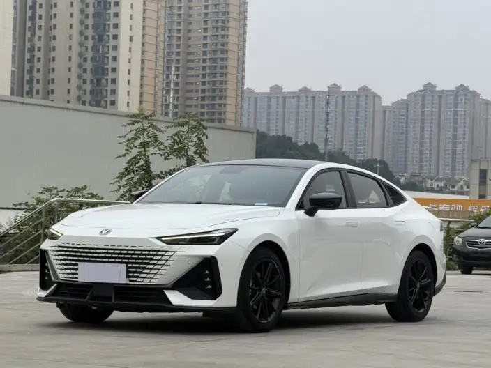 Changan UNI-V 2023 Model 1.5T Noble Model – фото 1
