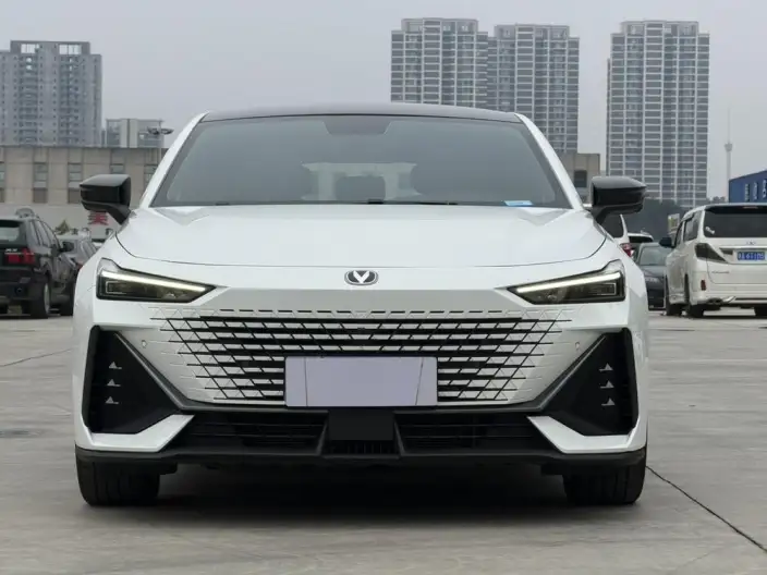 Changan UNI-V 2023 Model 1.5T Noble Model – фото 2