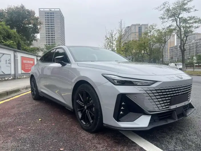 Changan UNI-V 2022 Model 1.5T Noble Model – фото 3