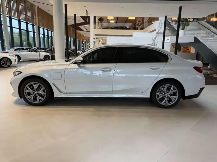 BMW i3 2025 Model eDrive35L – фото 3