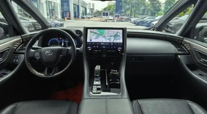 Elfa 2023 Model 2.5L Intelligent Hybrid 4WD Premium – фото 8