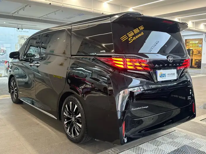 Elfa 2023 Model 2.5L Intelligent Hybrid 4WD Premium