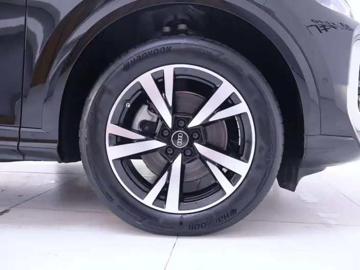 Audi Q5L 2026 Model 2.0T Smart Hybrid Luxury Model