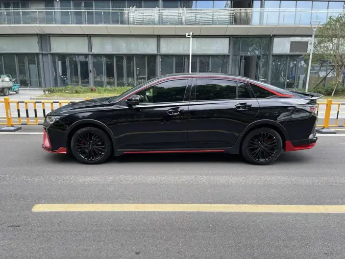 Yixuan Max 2022 Model 1.5T Dark Night Edge Edition