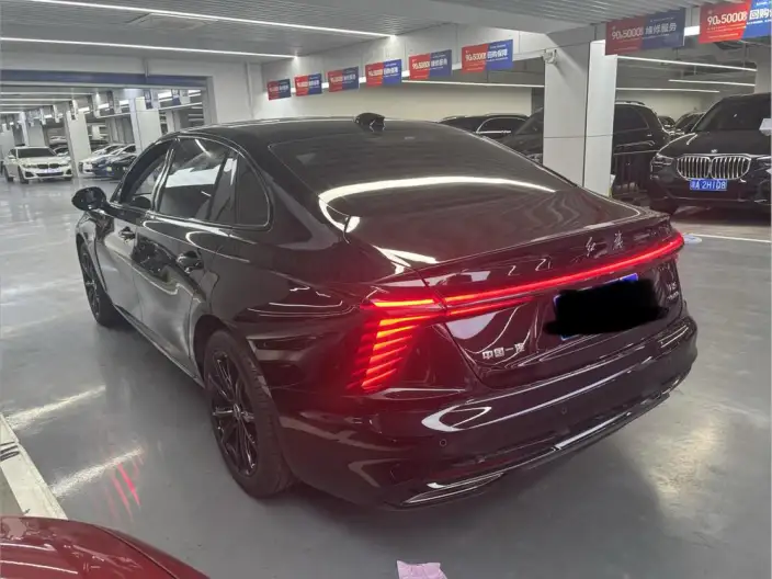 Hongqi H5 2025 Model 2.0T Automatic Flag Enjoy Edition